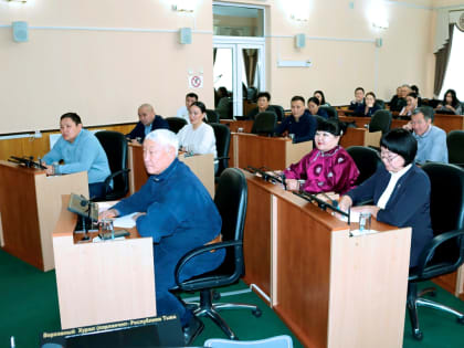 Депутаттар тыва дылга диктант бижээн