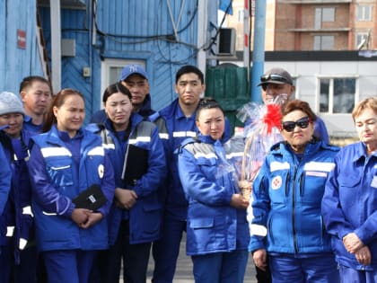 Депутаты Госдумы и Верховного Хурала поздравили  работников скорой помощи с профессиональным праздником