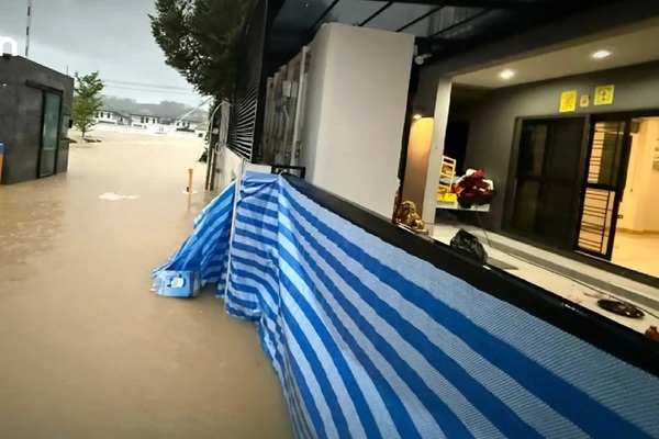 Cách bảo vệ “ngôi nhà duy nhất không bị ngập” ở vùng lụt Thái Lan