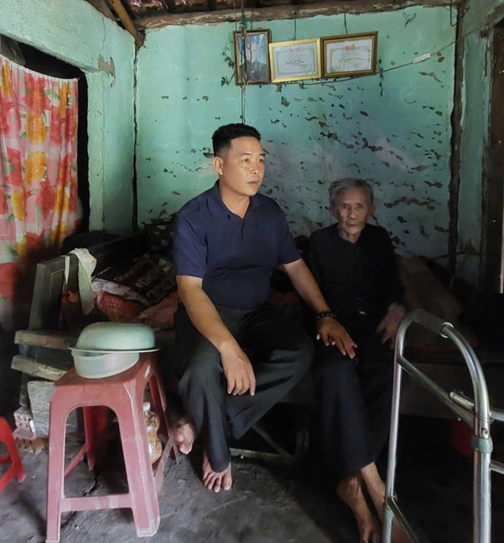 Trưởng thôn đi chân đất, nhớ tên 3.200 người dân không cần giấy tờ gây sốt - 4