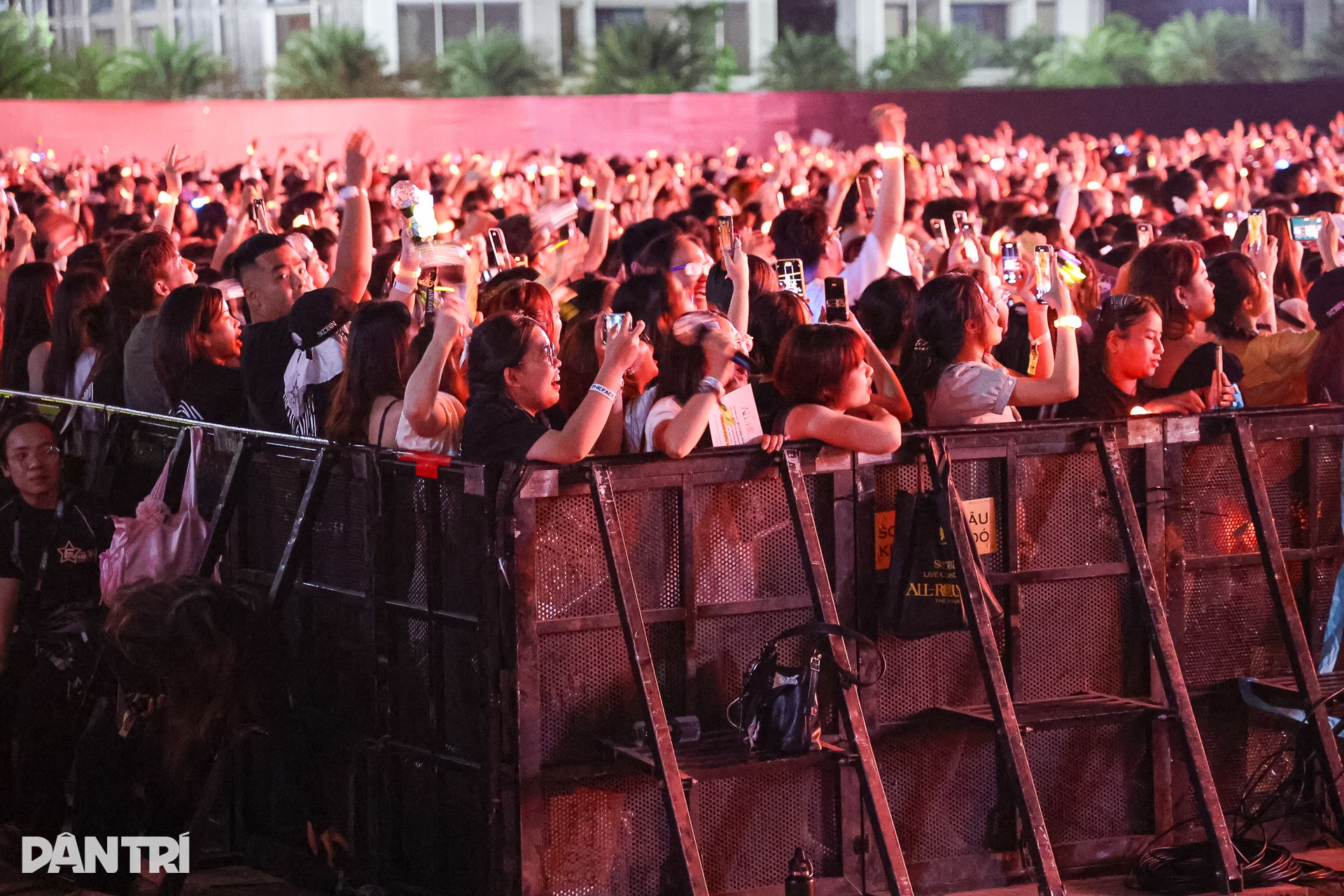 SOOBIN cùng bố hát xẩm, tự nhận quá vô tư khiến khán giả buồn - 1