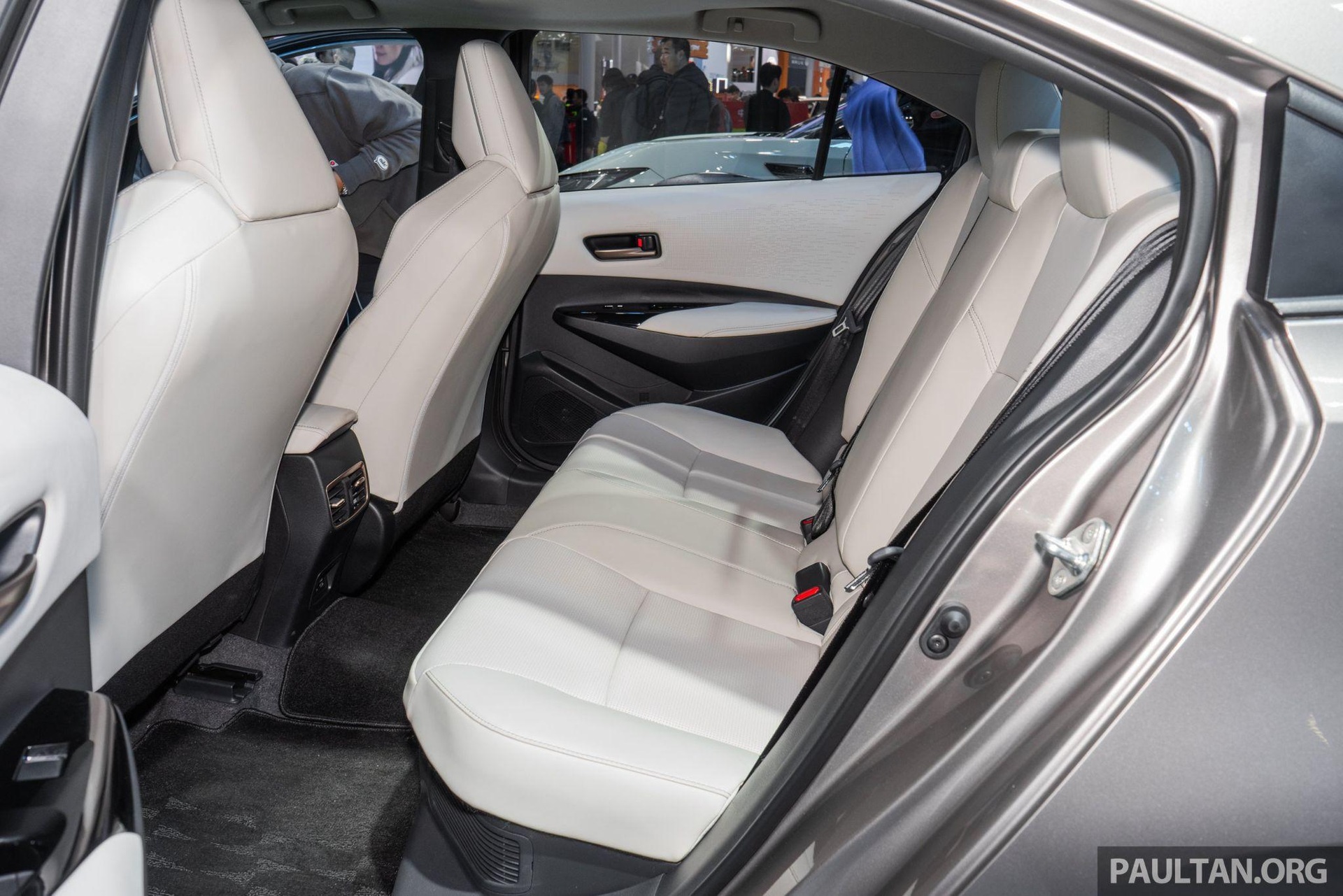 Toyota Corolla 2026 “lột xác” để hết bán chậm, tiêu thụ chỉ 4,13 lít/100km - 7