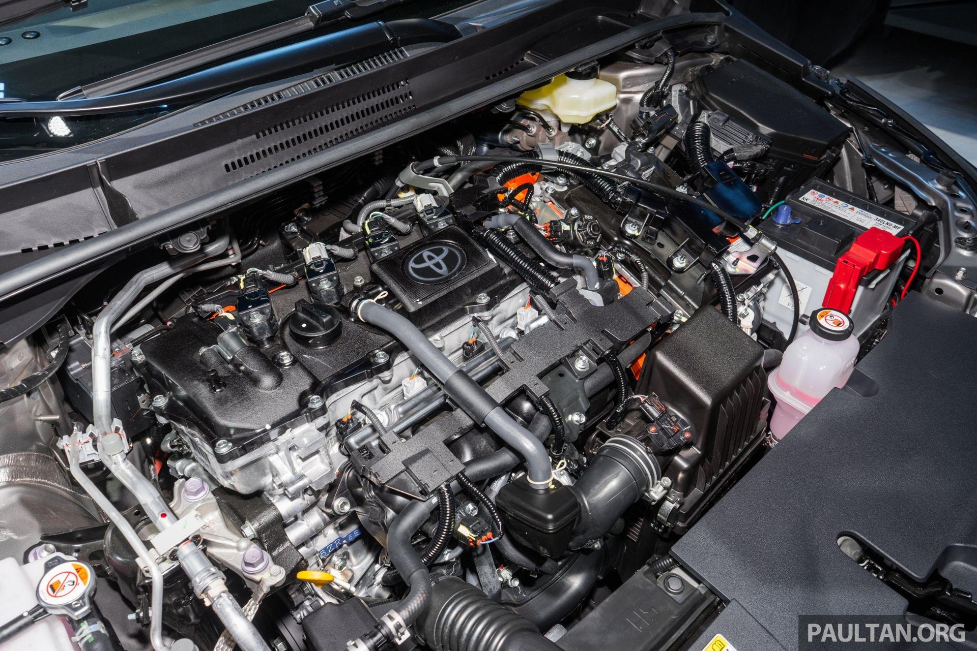 Toyota Corolla 2026 “lột xác” để hết bán chậm, tiêu thụ chỉ 4,13 lít/100km - 8