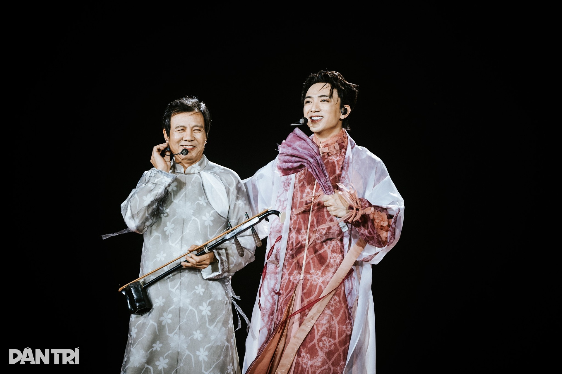 SOOBIN cùng bố hát xẩm, tự nhận quá vô tư khiến khán giả buồn - 9