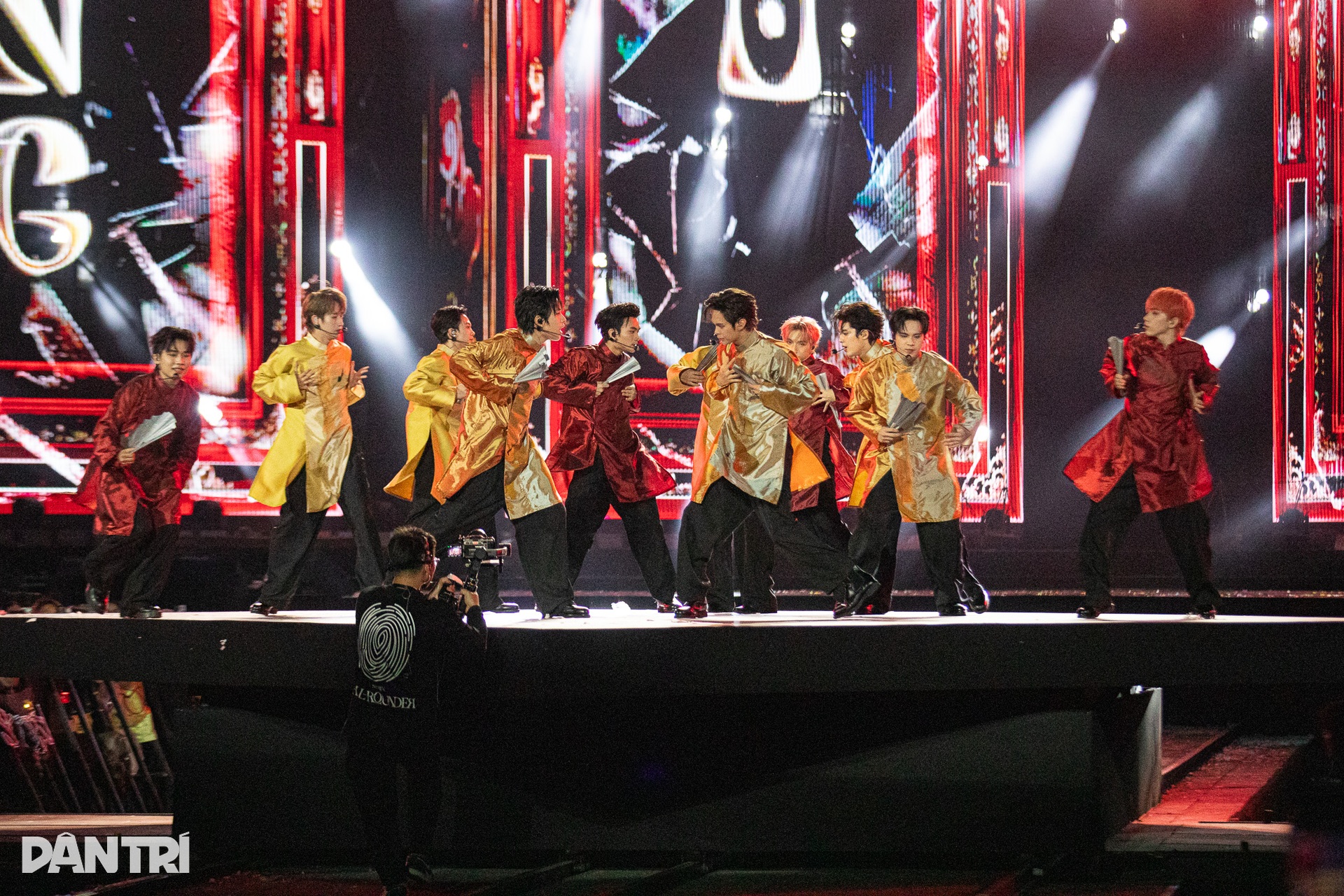 SOOBIN cùng bố hát xẩm, tự nhận quá vô tư khiến khán giả buồn - 10