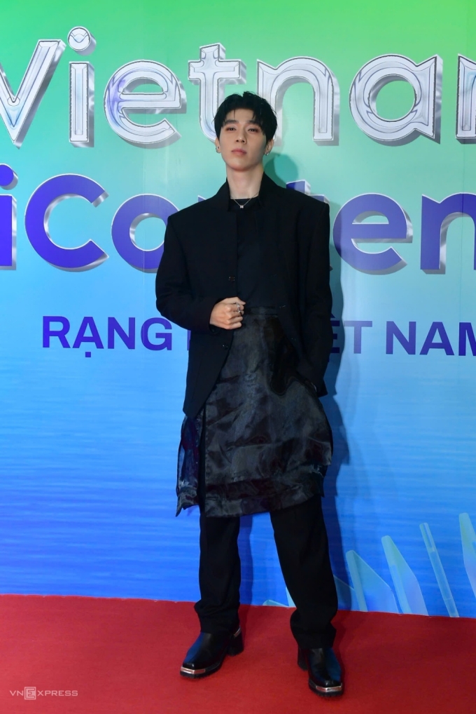 Lohan là một trong những giọng ca trẻ được quan tâm ở show Anh trai say hi mùa hai.