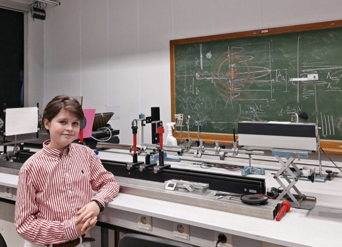 Laurent Simons vừa nhận bằng Tiến sĩ Vật lý cuối tháng 11/2025 tại Bỉ. Ảnh: Alexander Simons