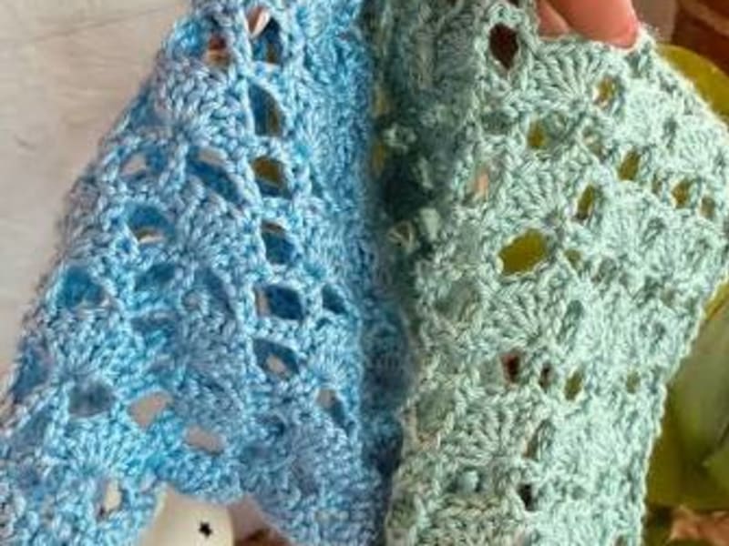 Pañoleta y pañuelo tejidos