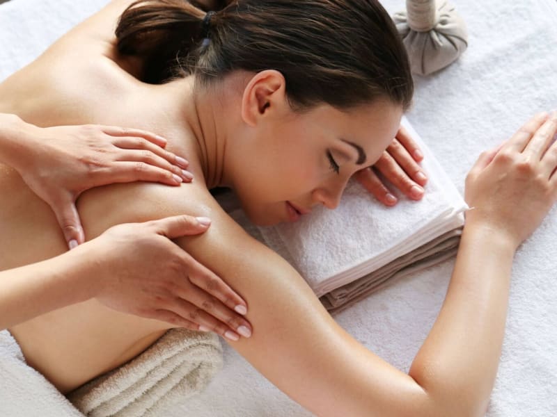 Masaje de relajación + masaje descontracturante