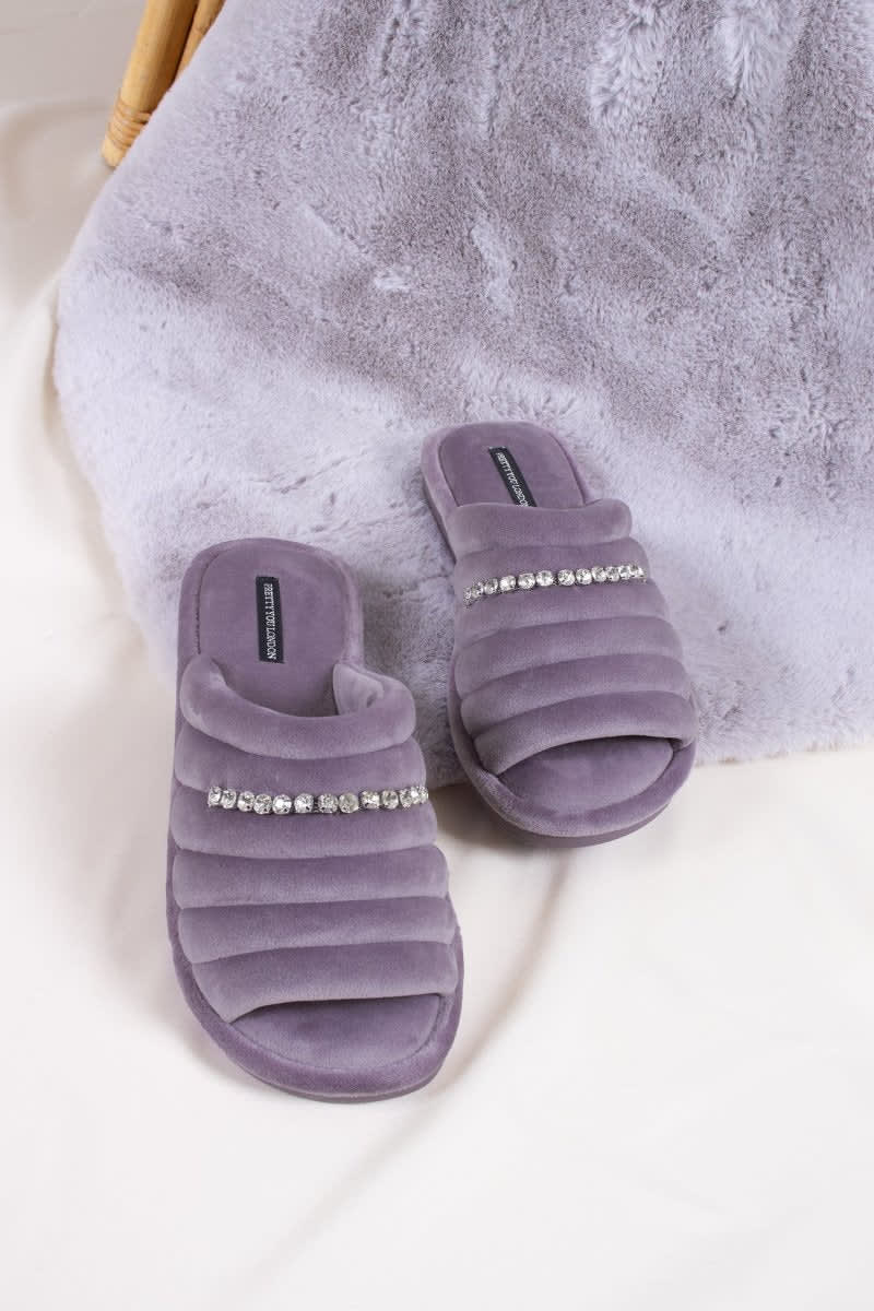 Frankie in LavenderSlippers