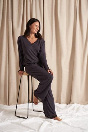 Bamboo Lace V - Neck Pyjama Set in RavenNightwear