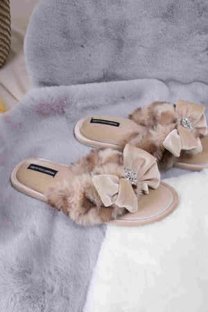 Amelie in LeopardSlippers