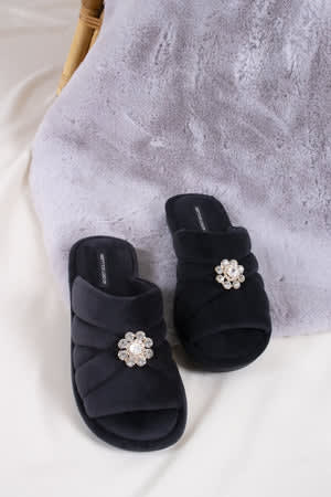 Faye in RavenSlippers