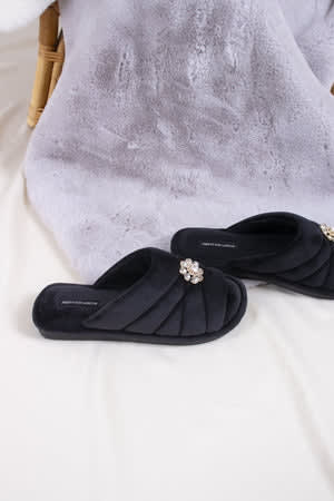 Faye in RavenSlippers