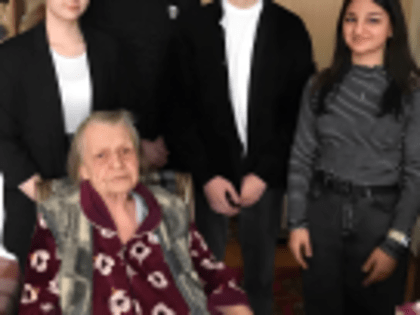 Школьники побывали в гостях у жительницы блокадного Ленинграда Галины Васильевны Быковой