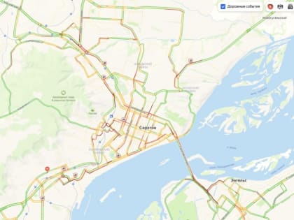 Утро понедельника. Саратовцы едут на работу через 9-балльные пробки