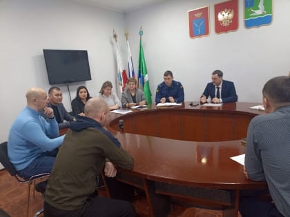 По поручению губернатора области Романа Бусаргина глава района Дмитрий Романов провел личный приём участников СВО и членов их семей