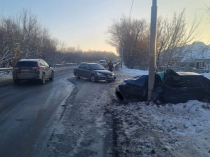 В Саратове дорогу не поделили два молодых водителя. Один в больнице