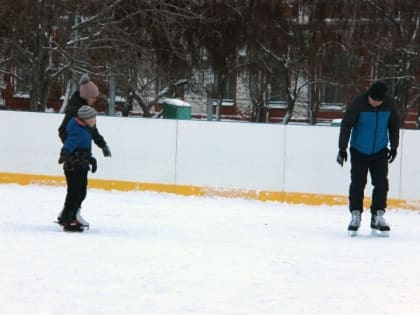 Легкий мороз и солнце. В Саратове вновь открылись катки