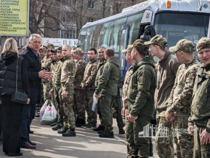 Возвращающимся на СВО после отпуска саратовским бойцам пожелали с достоинством выдержать испытания службы