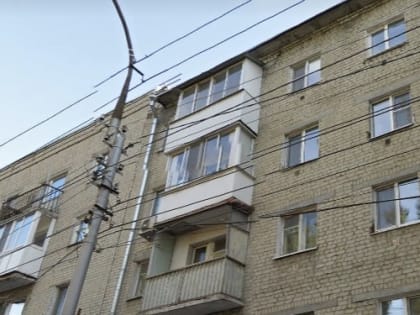 На тротуар с пятиэтажки на Астраханской упал мужчина. Он разбился насмерть