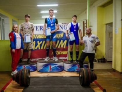 1 и 2 место на соревнованиях по пауэрлифтингу завоевали вольские спортсмены