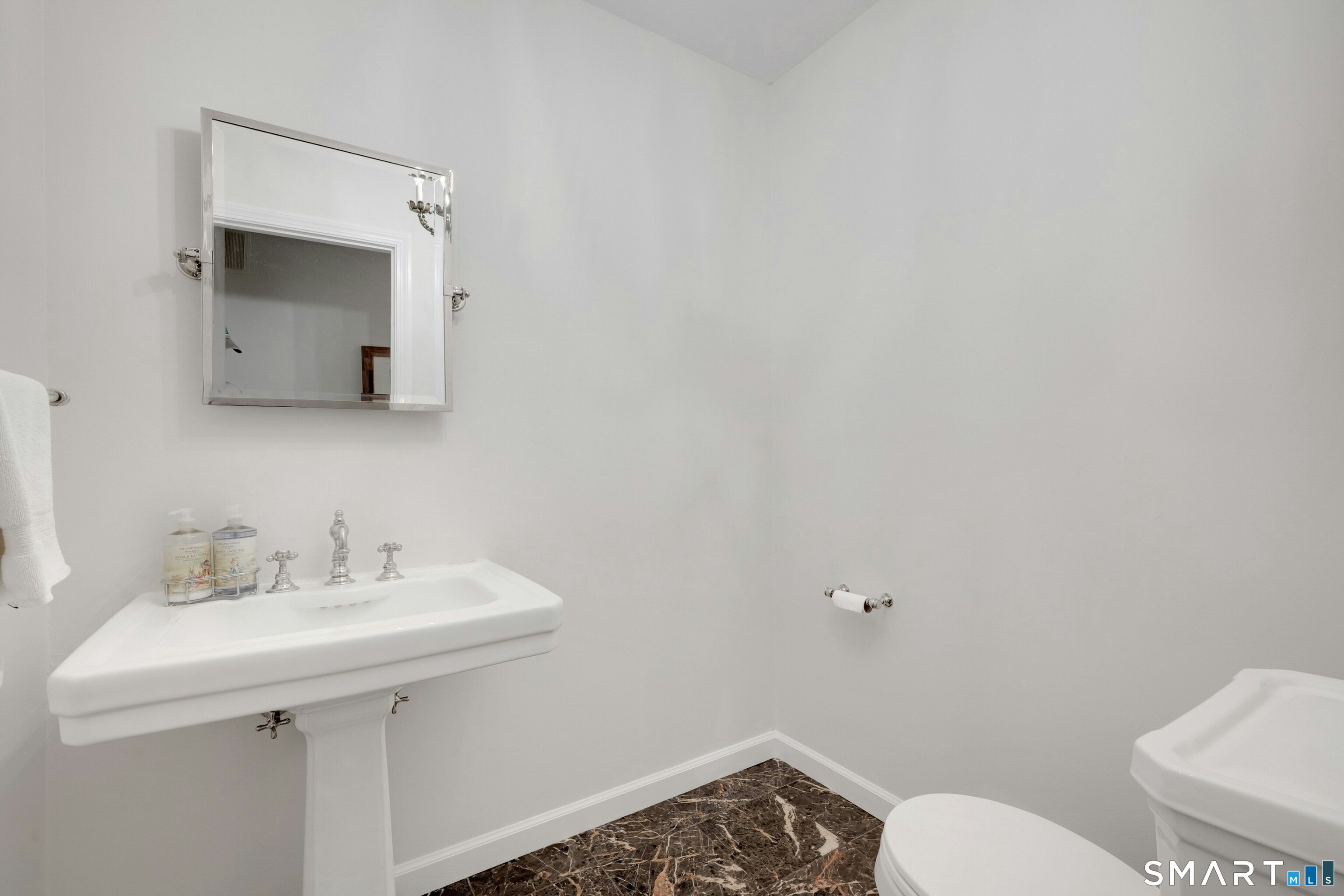 6 Stoneleigh Square photo 19