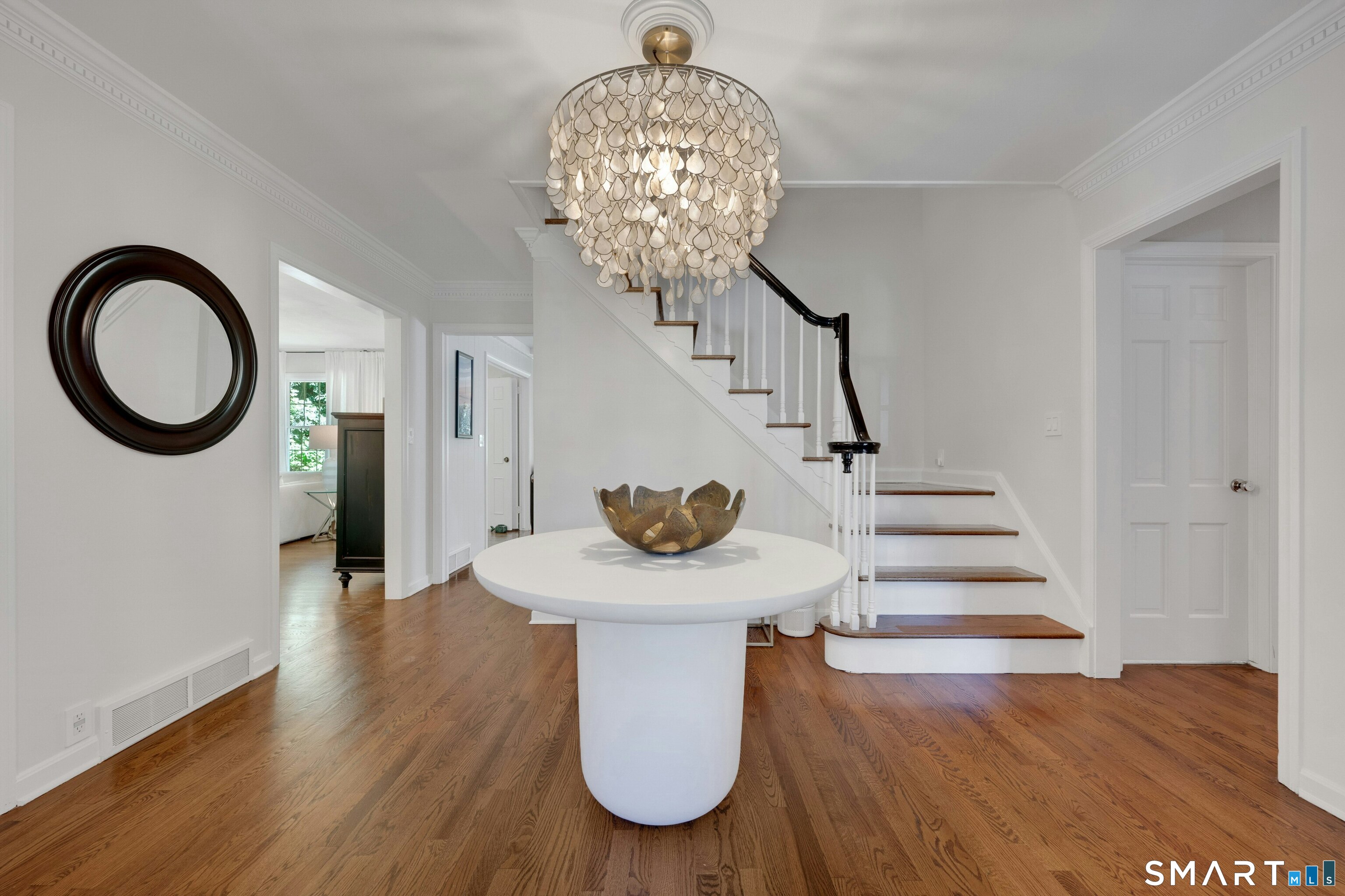 6 Stoneleigh Square photo 3
