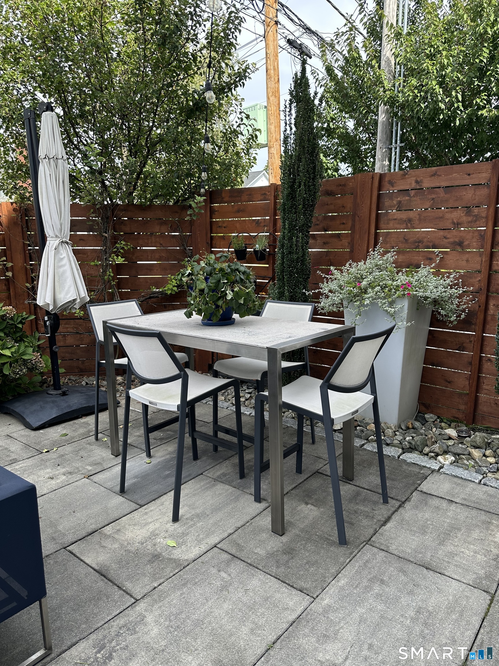 891 Oldfield Road photo 8