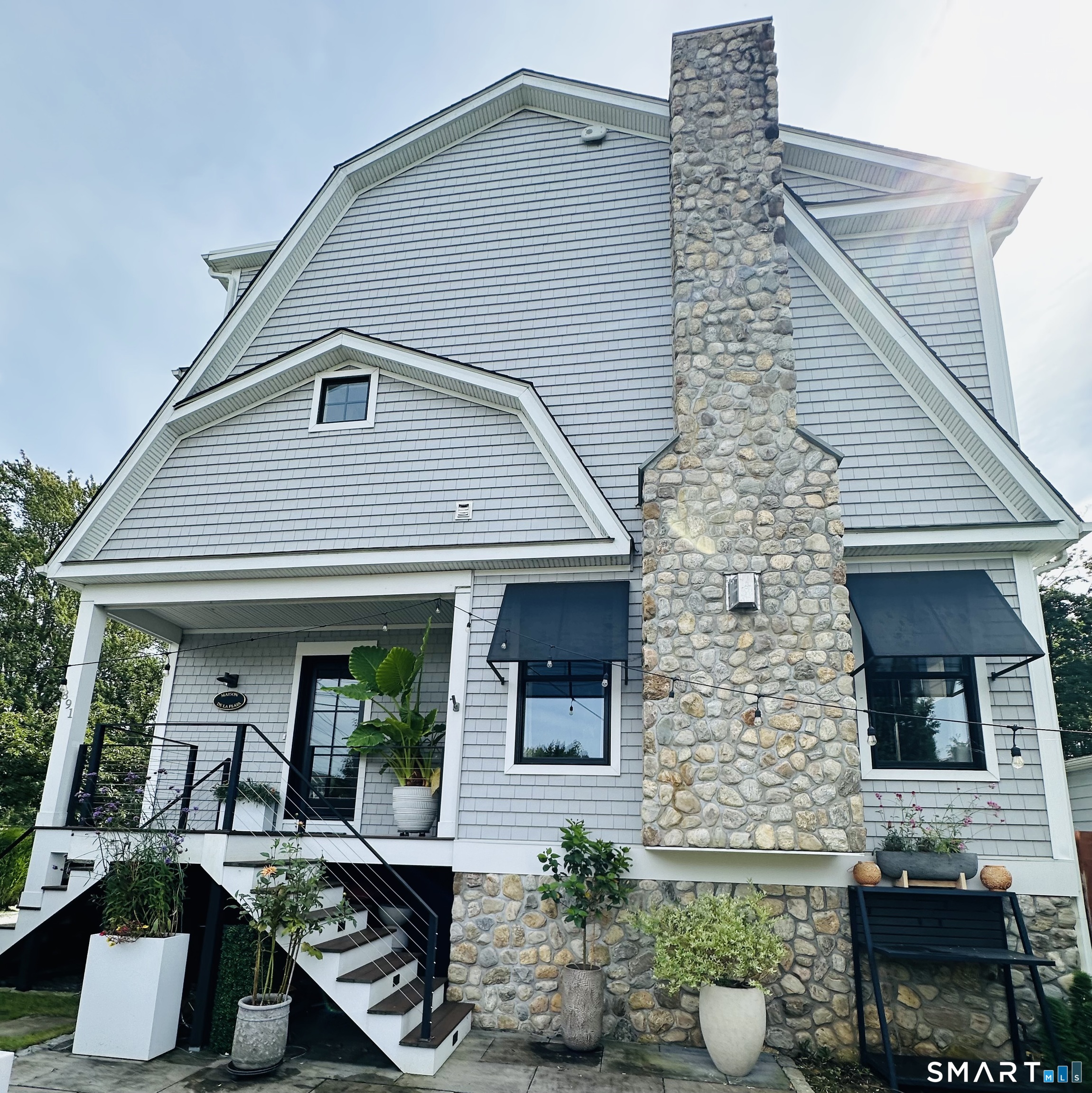 891 Oldfield Road photo 1