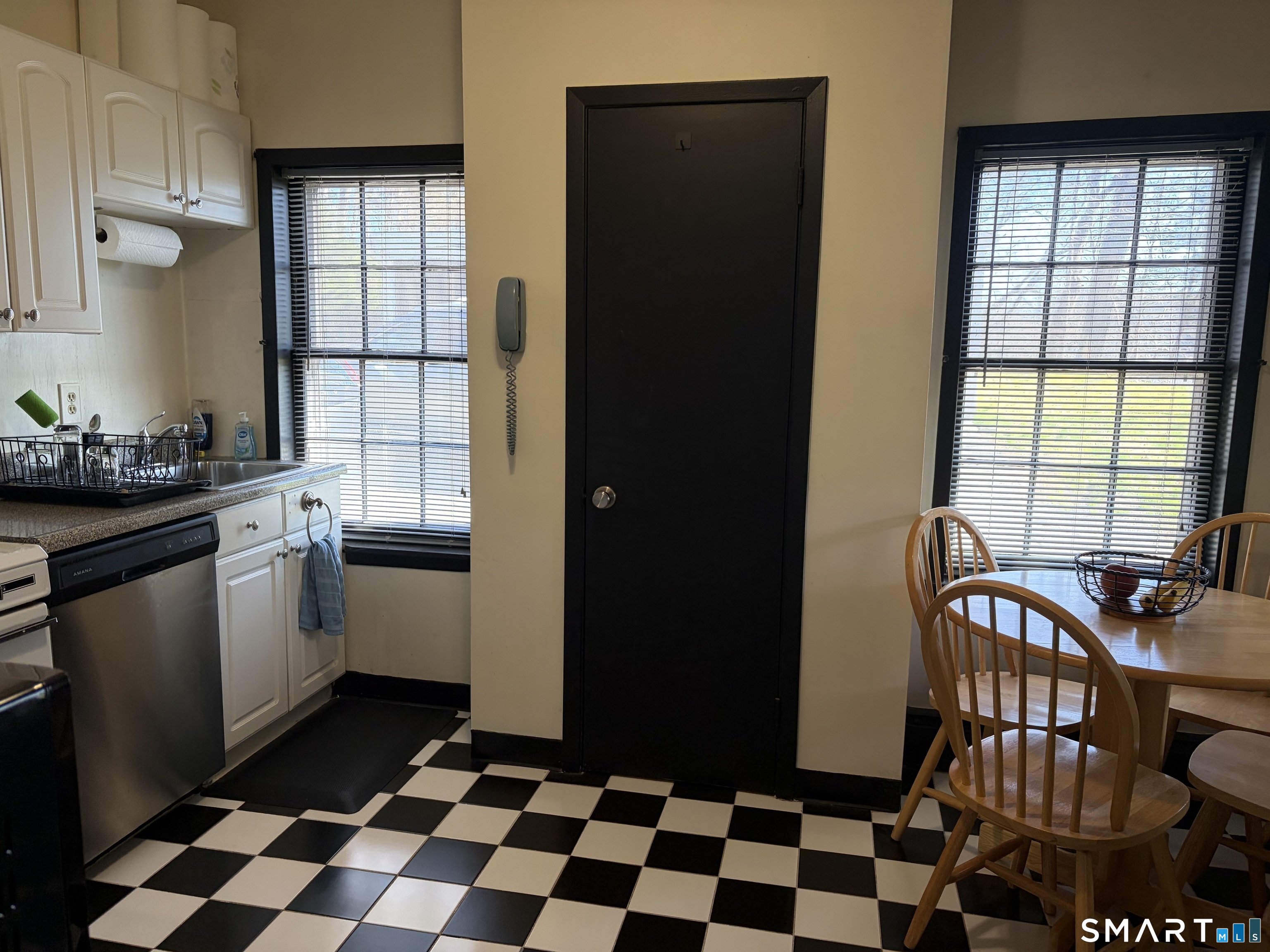 119 Kings Highway North photo 3