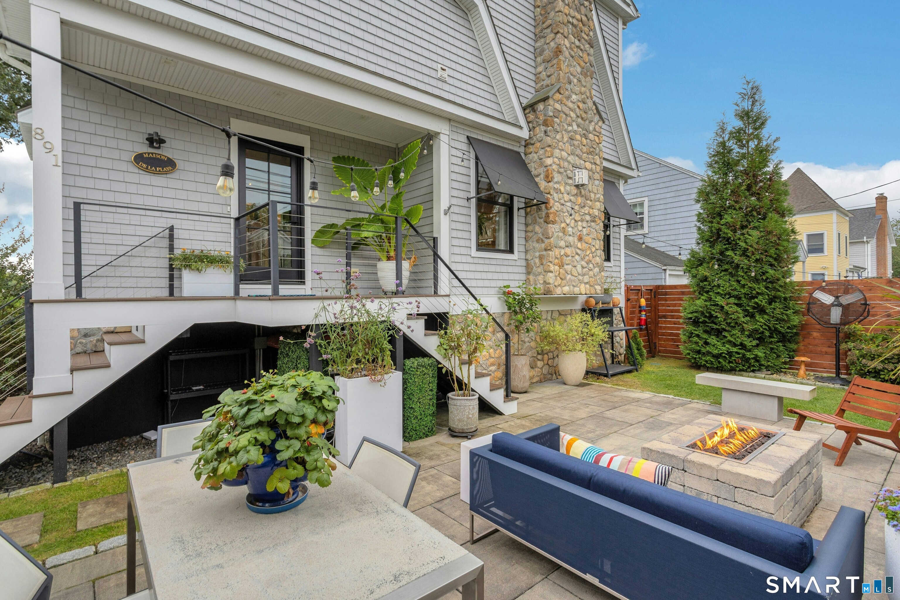 891 Oldfield Road photo 2