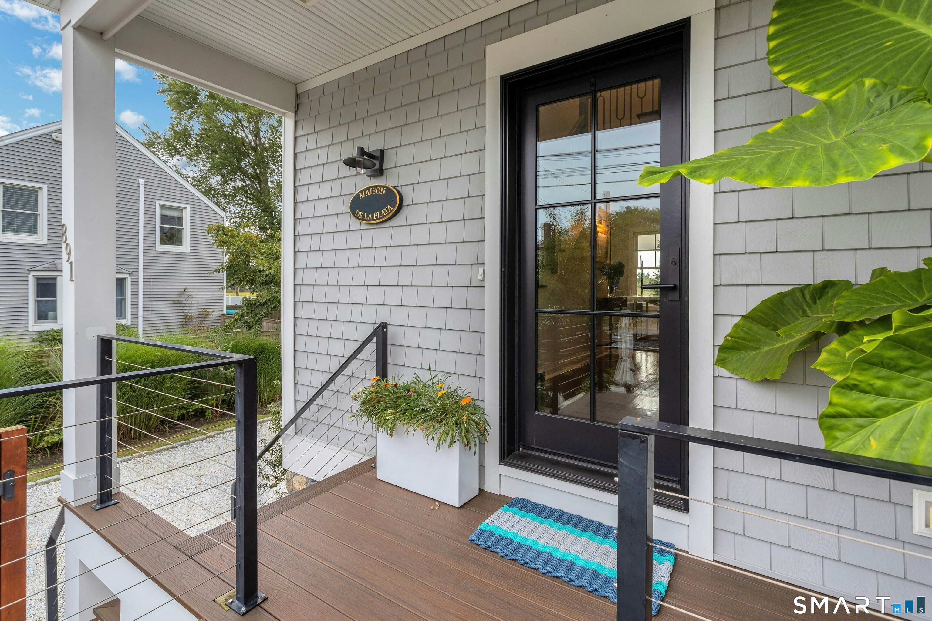 891 Oldfield Road photo 3