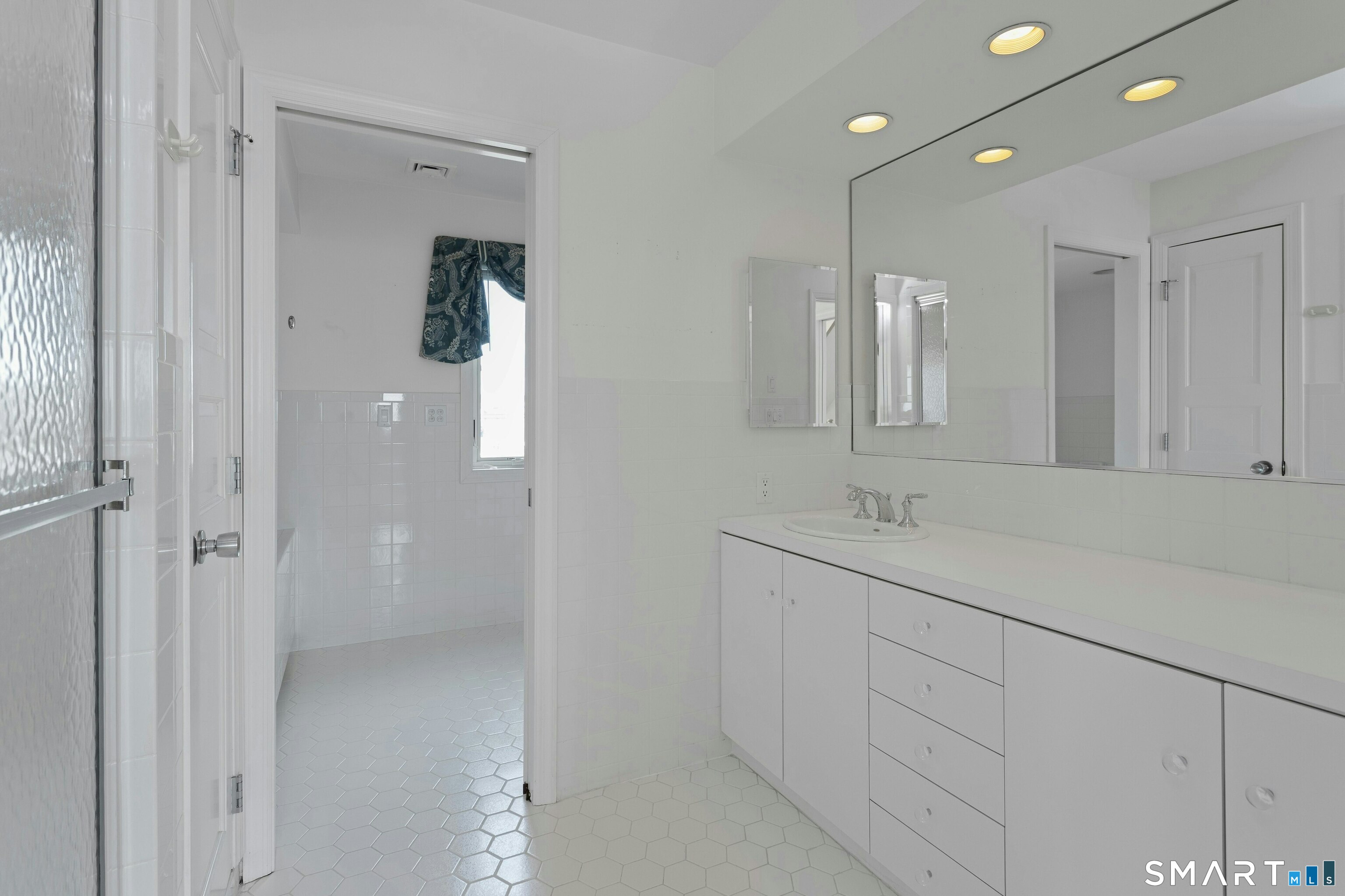 1859 Fairfield Beach Road photo 20