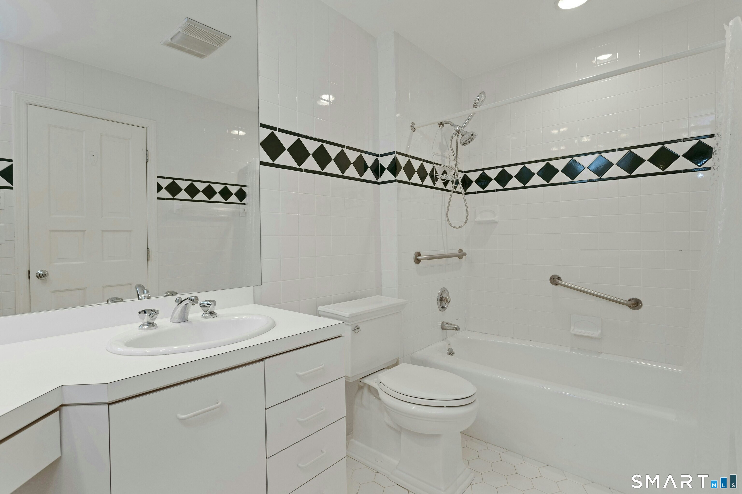 1859 Fairfield Beach Road photo 23