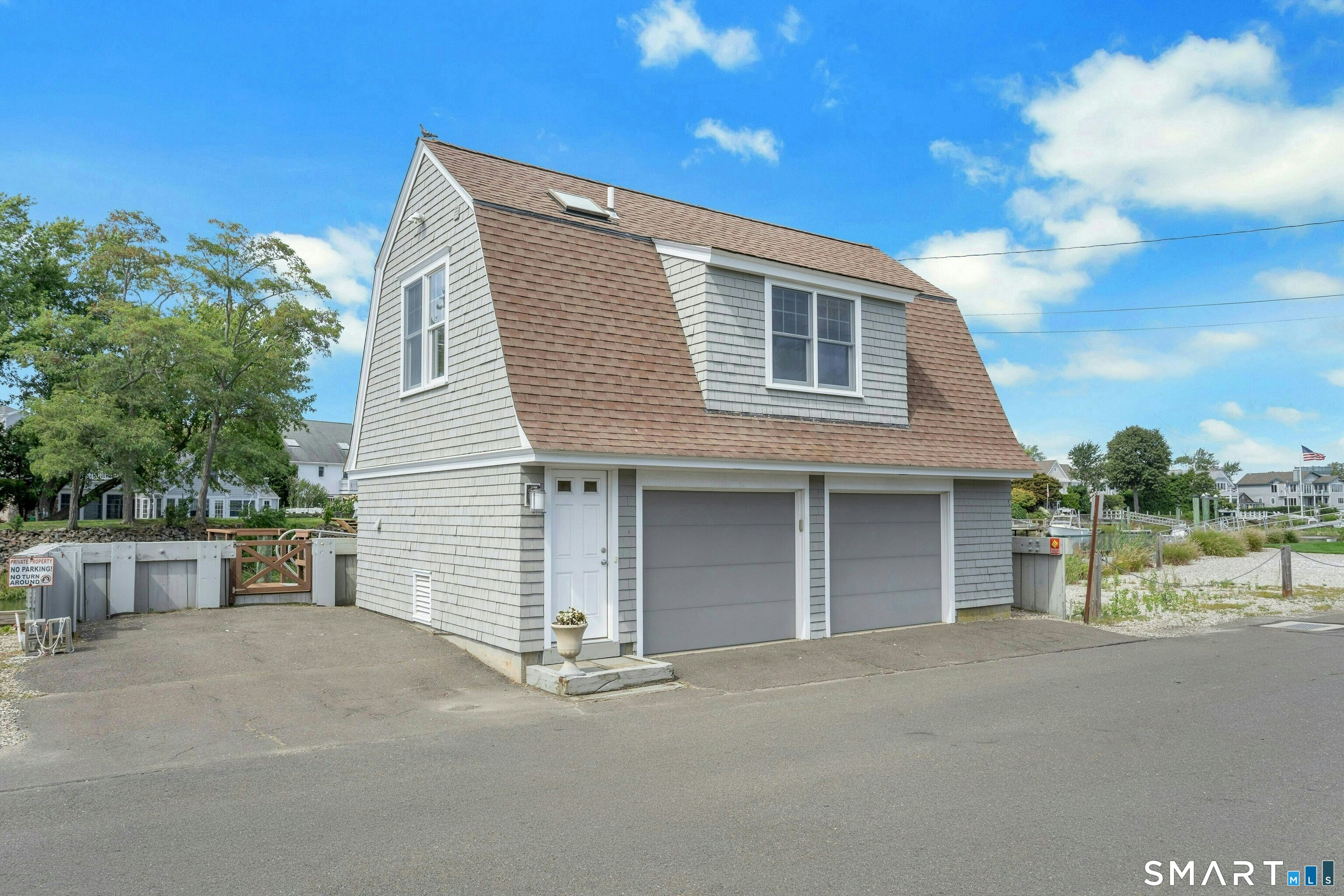 1859 Fairfield Beach Road photo 25