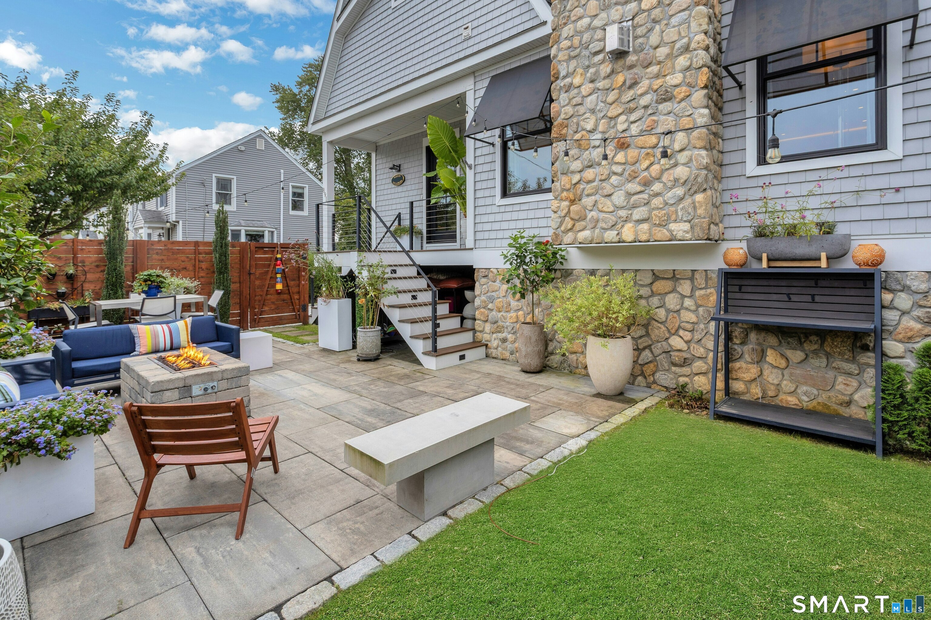 891 Oldfield Road photo 29