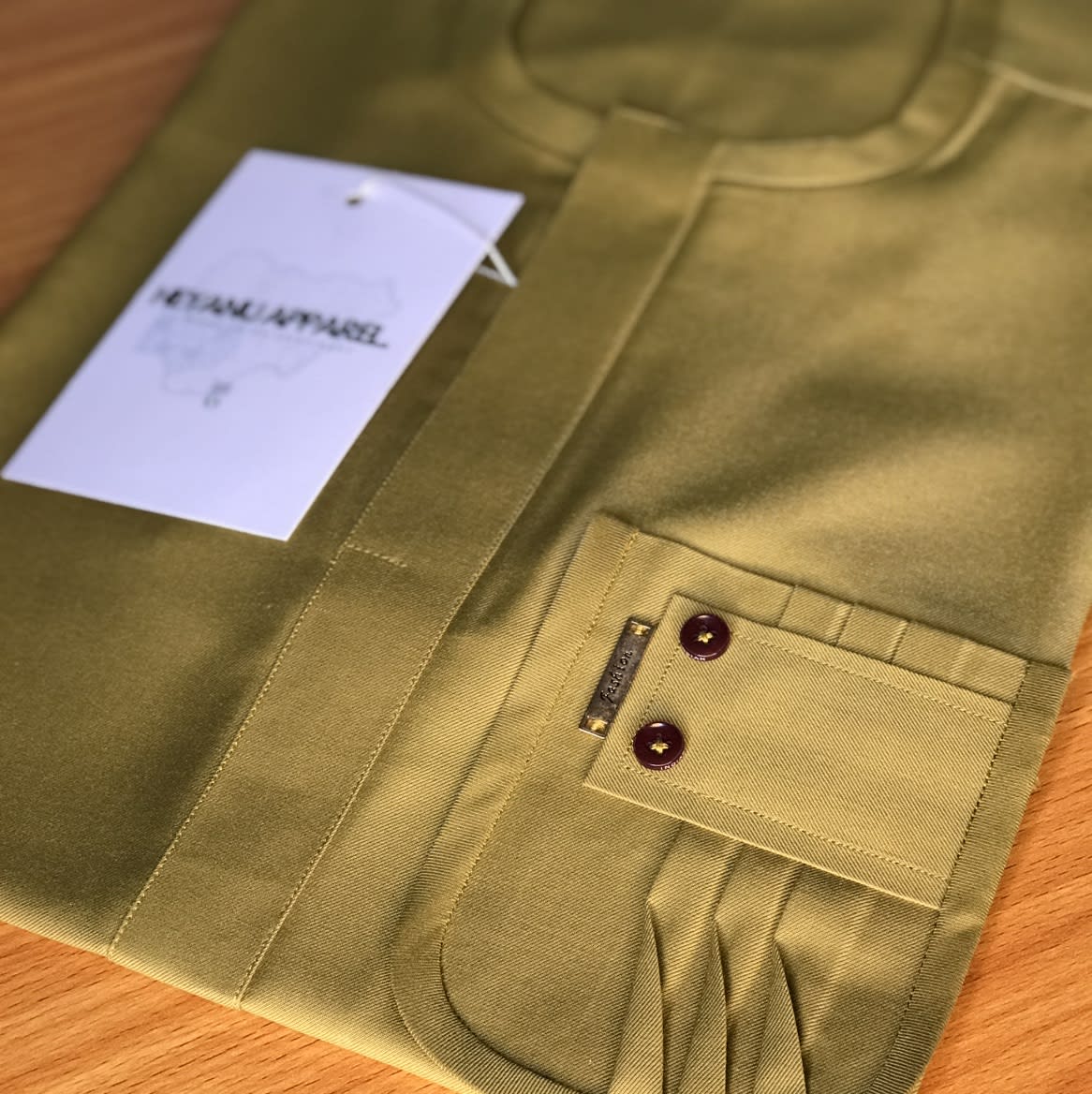 Classic kaftan with specially designed pocket ,well detailed 