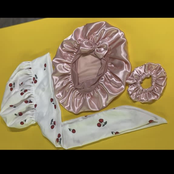 Hair bonnet and scrunchies 