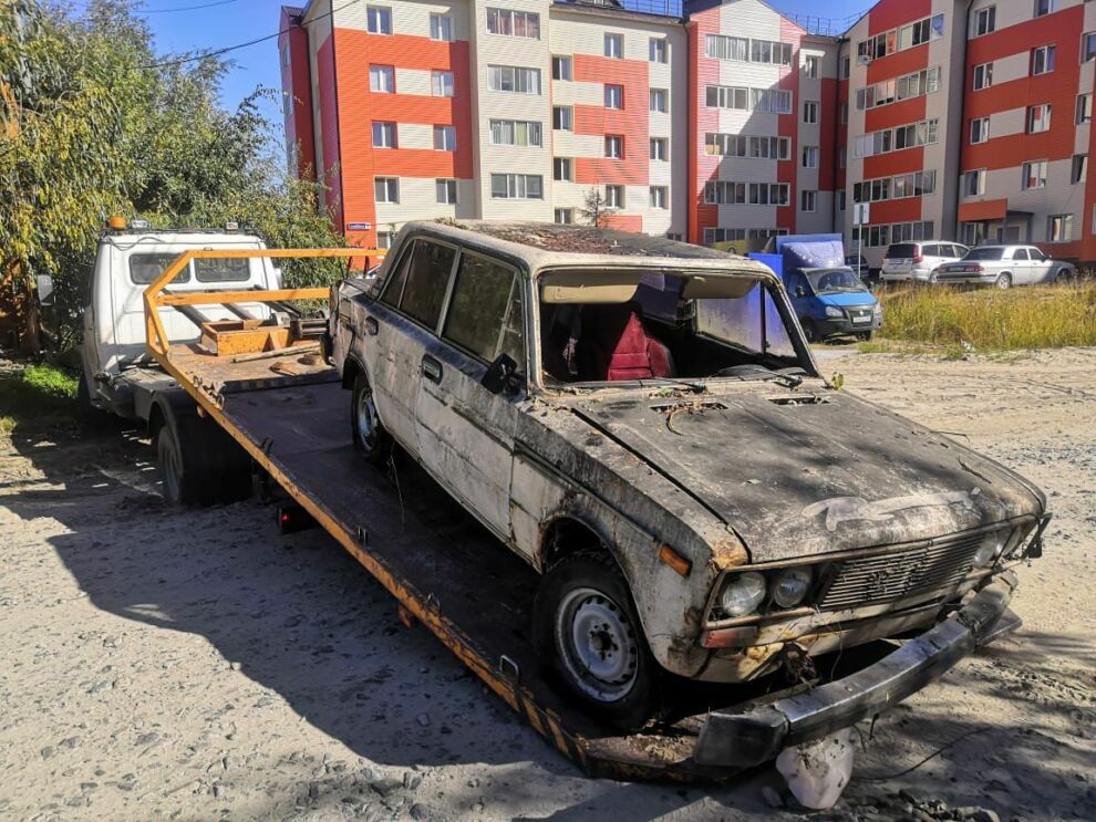 Старый утиль автомобиль