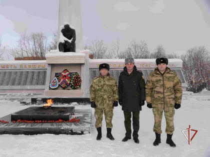 На Ямале росгвардейцы присоединились к памятным мероприятиям, посвященным 79-й годовщине полного снятия блокады Ленинграда