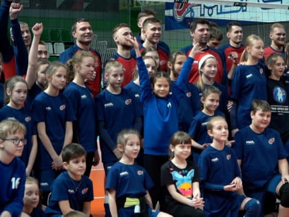 Волейбольный клуб «Факел» провёл мастер-класс для детей