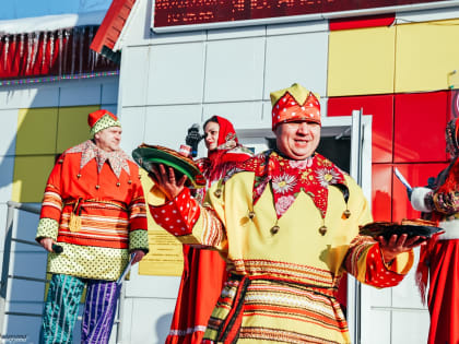 В Тарко-Сале состоялись масленичные народные гуляния