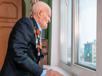 Под окнами единственного в Салехарде участника ВОВ дали праздничный концерт