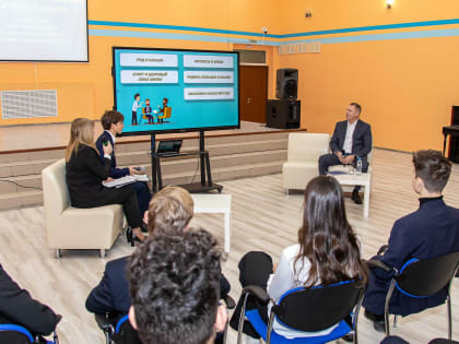 Генеральный директор ООО «Газпром добыча Ямбург» Андрей Касьяненко встретился с учащимися «Газпром-классов»