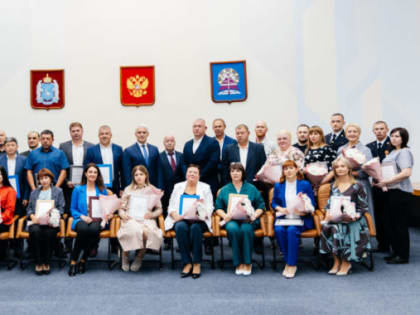 Награждение жителей Ноябрьска: более 30 почетных грамот и медалей