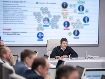 Дмитрий Артюхов поставил задачу разобраться с уборкой снега и инцидентами в сфере ЖКХ