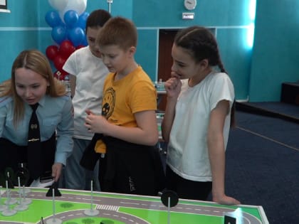 Инспекторы ГИБДД Нового Уренгоя проверяют знания подрастающей смены