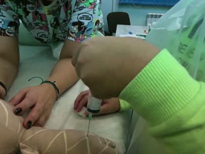 Социализация через игру: ямальские «Волшебные пальчики» помогают особым детям подружиться с врачами