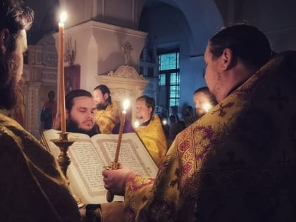 Служба в Петропавловском храме в день памяти Святителя Николая